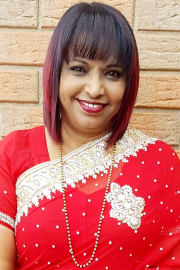Hazra Bibi - Dilon Ki Rani (Operations Manager/RJ)